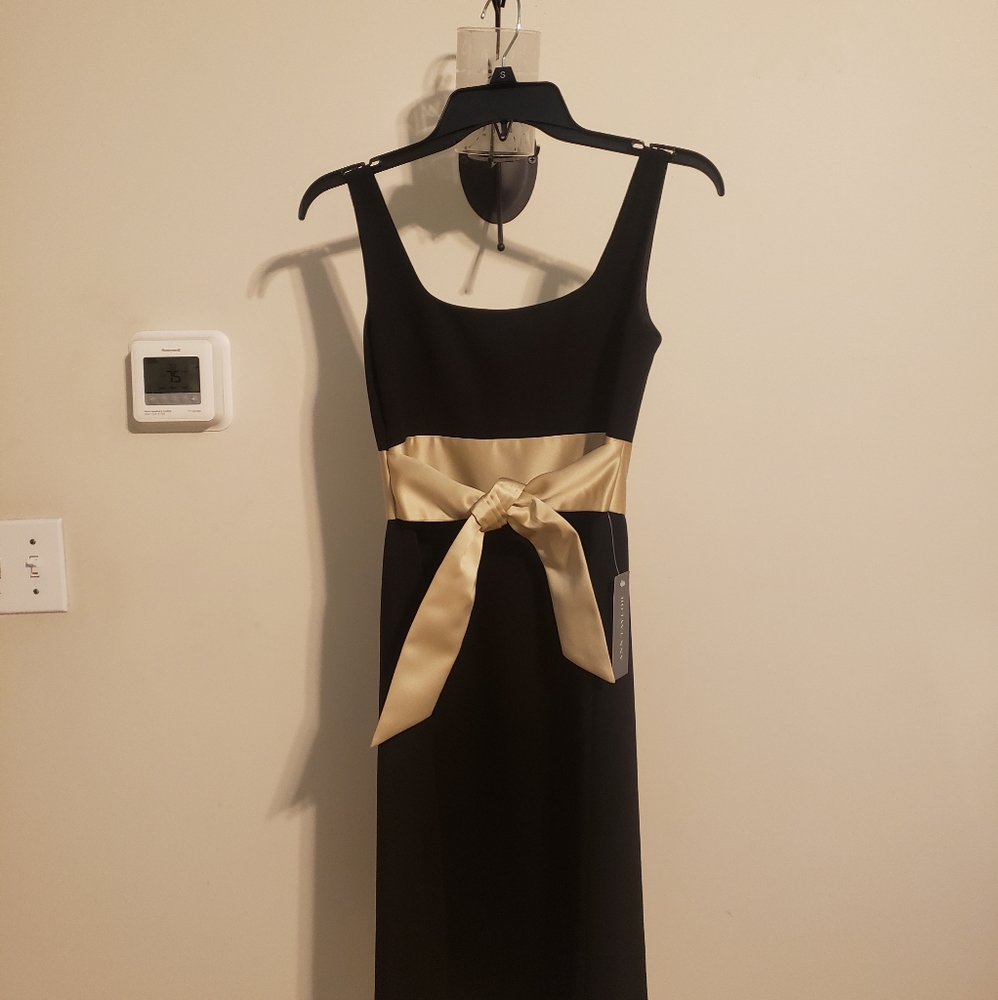 Size 0P petite White House Black Market Black/Gold